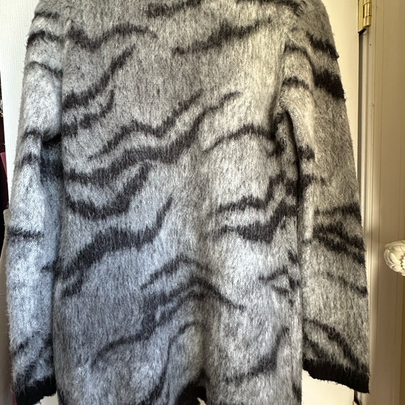 White House Black Market Fuzzy Gray and Black Cardigan - Picture 4 of 4
